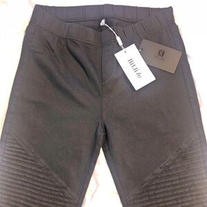 NWT Womens Black Small/Medium stretch pants skinny jean fit zipper ankles Dressy